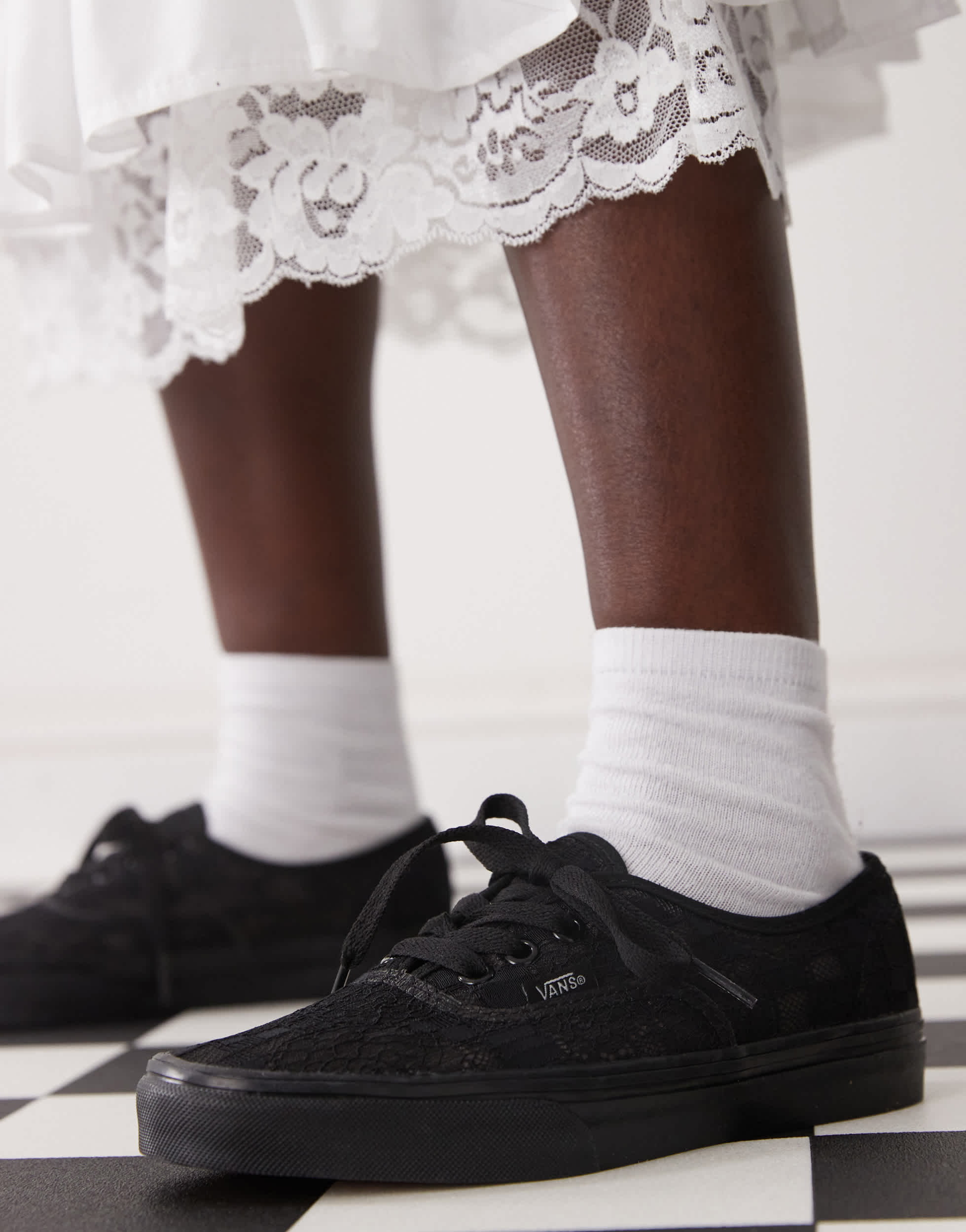 Vans Authentic trainers in black lace