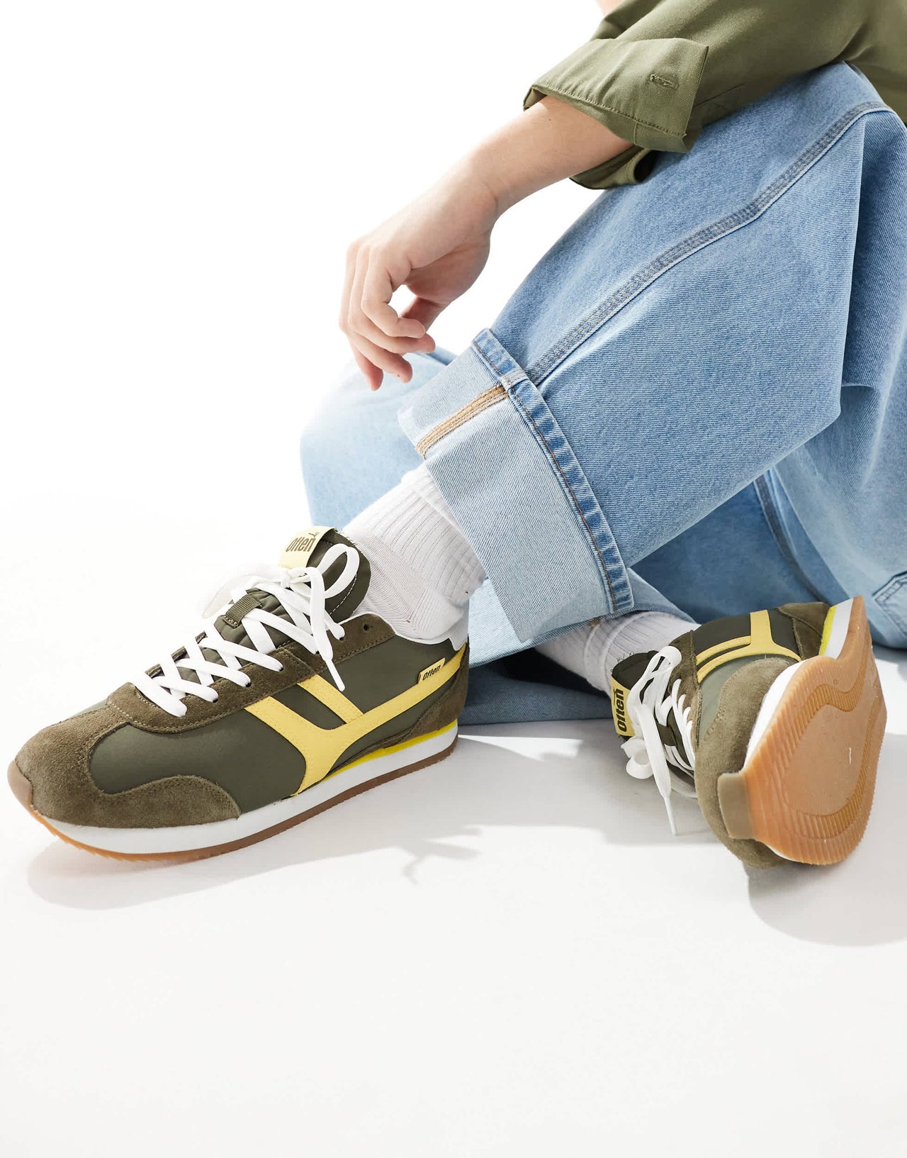 Pull&Bear retro gum sole trainer in green