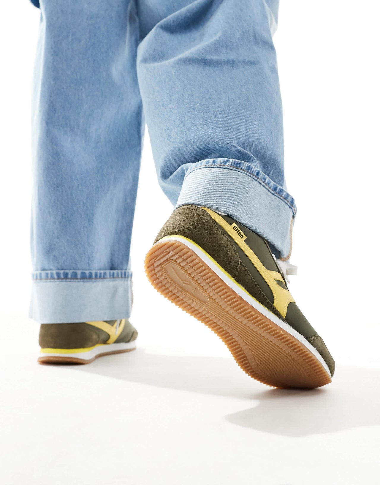 Pull&Bear retro gum sole trainer in green