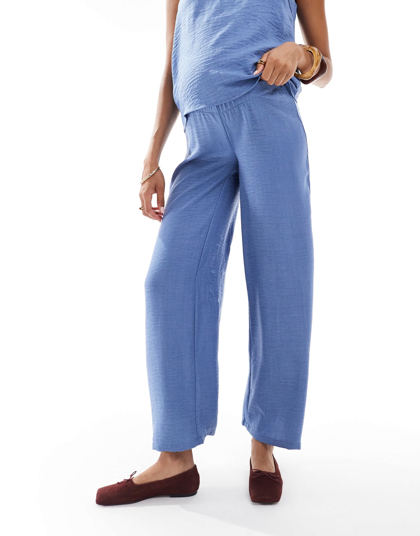 Mamalicious crinkle textured wide leg trouser co-ord in blue