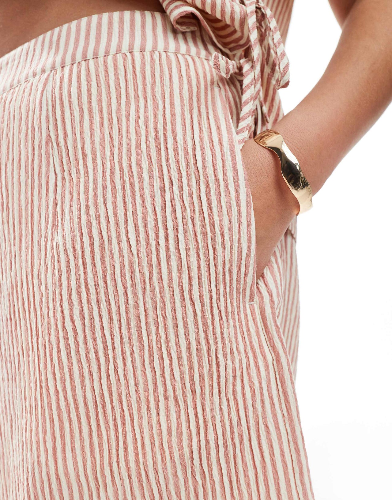 ASOS DESIGN Curve textured pull on flippy shorts co-ord in rose stripe