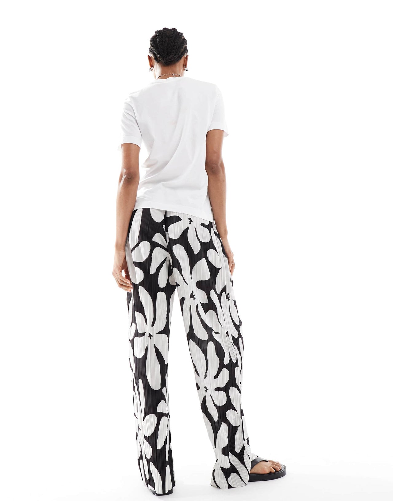 Vero Moda Tall high waist wide leg plisse trouser in tropical conversational print