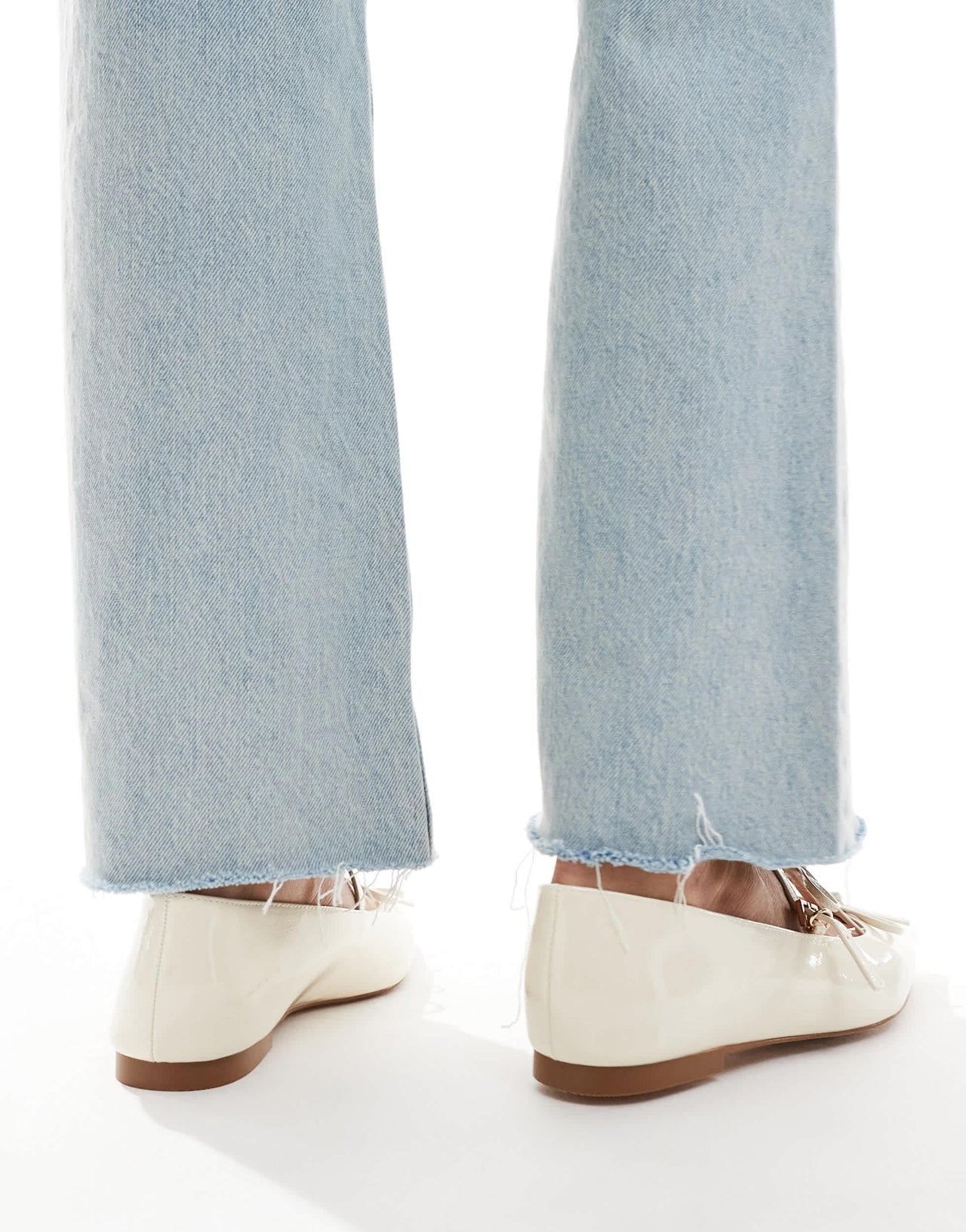 Stradivarius bow detail pointed flat shoe in white