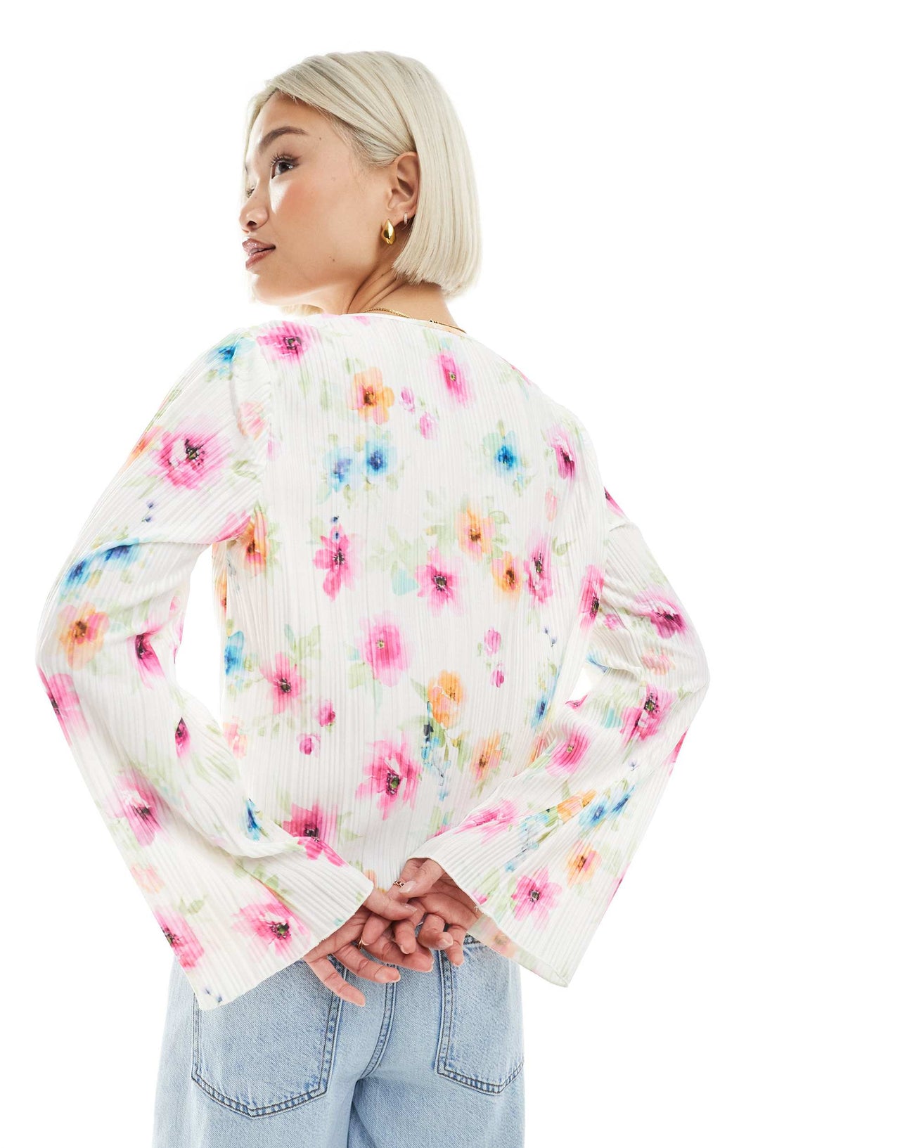 Pieces plisse long sleeve tie front top in white floral print