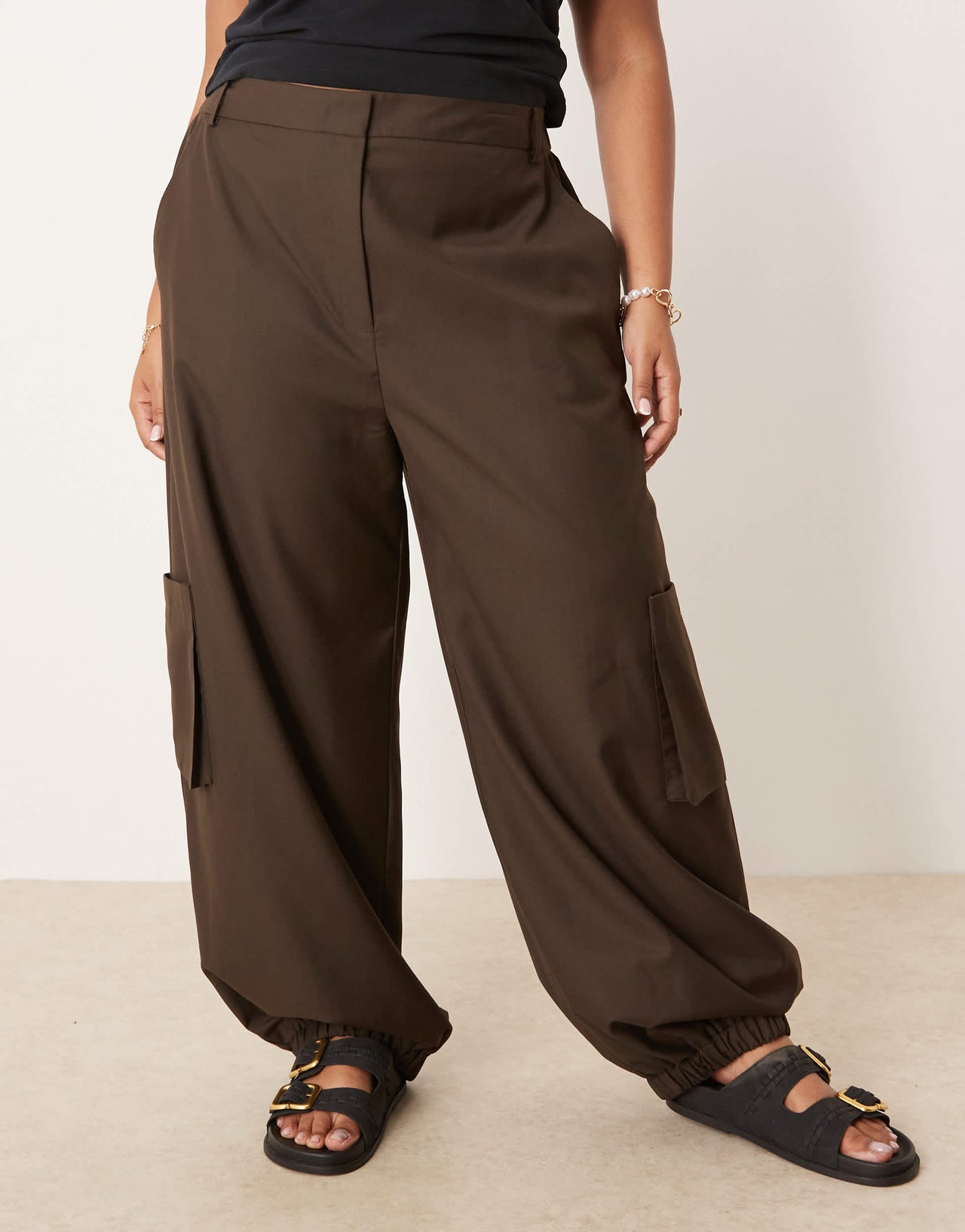 ASOS DESIGN Curve tailored straight leg trousers with cuff and utility pocket detail in chocolate