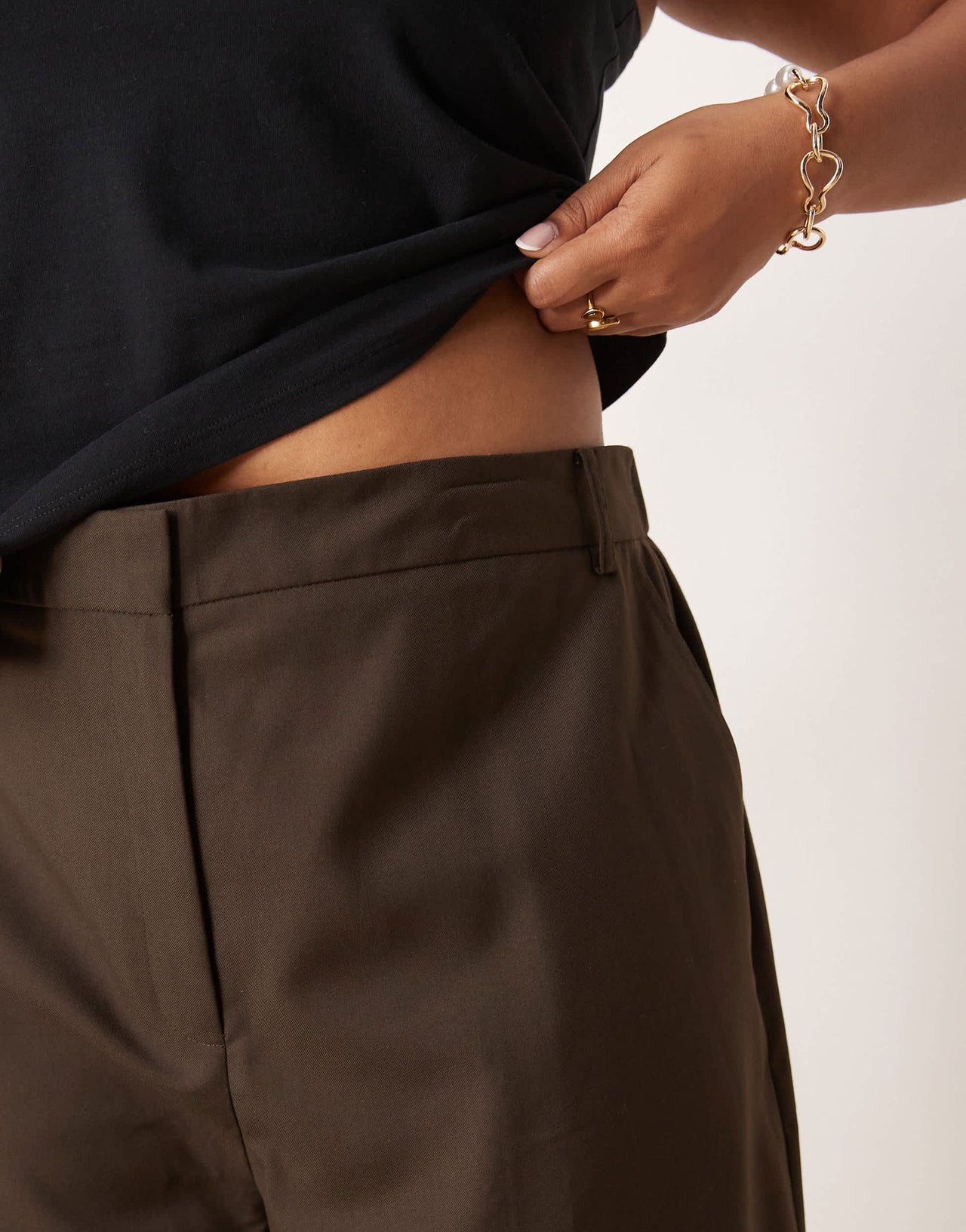 ASOS DESIGN Curve tailored straight leg trousers with cuff and utility pocket detail in chocolate