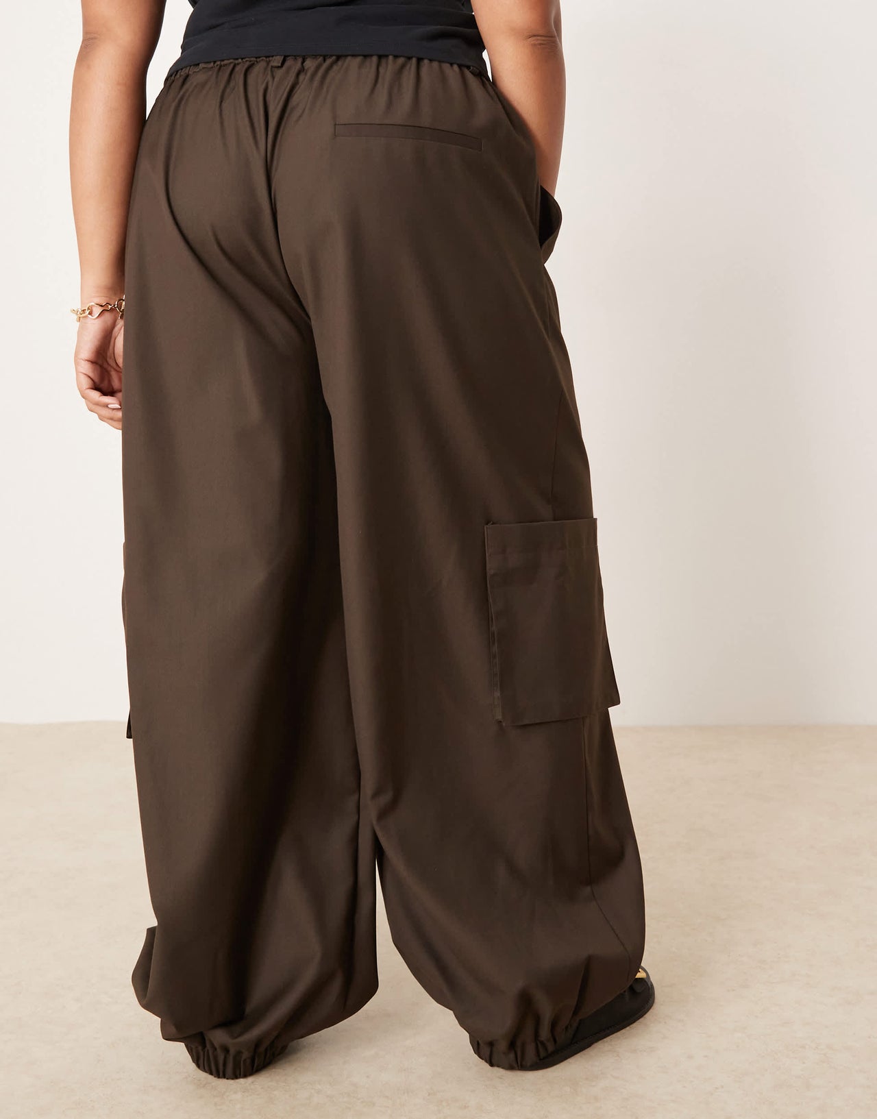 ASOS DESIGN Curve tailored straight leg trousers with cuff and utility pocket detail in chocolate