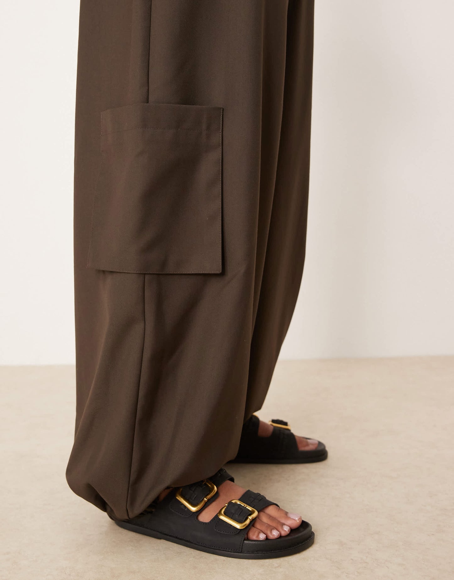 ASOS DESIGN Curve tailored straight leg trousers with cuff and utility pocket detail in chocolate
