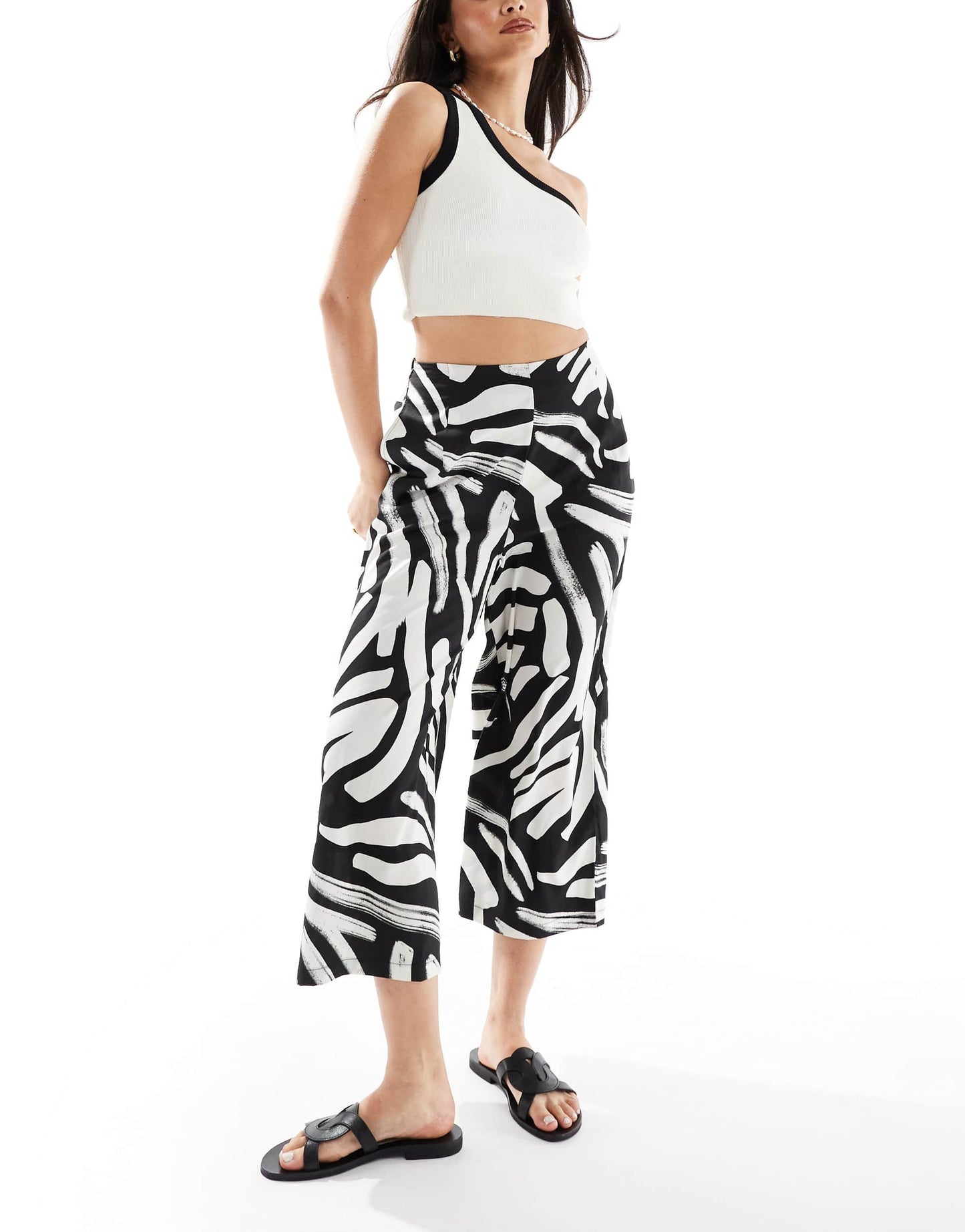 New Look cropped wide leg trousers in black pattern