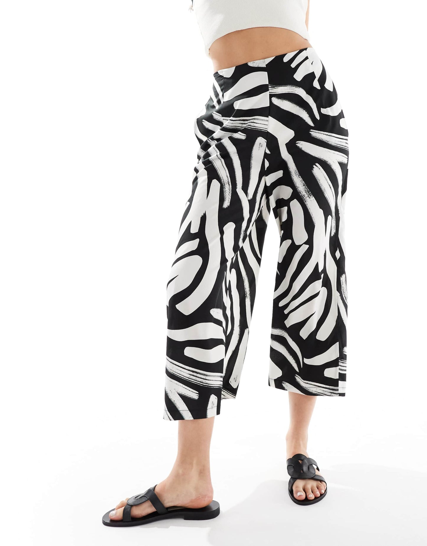 New Look cropped wide leg trousers in black pattern