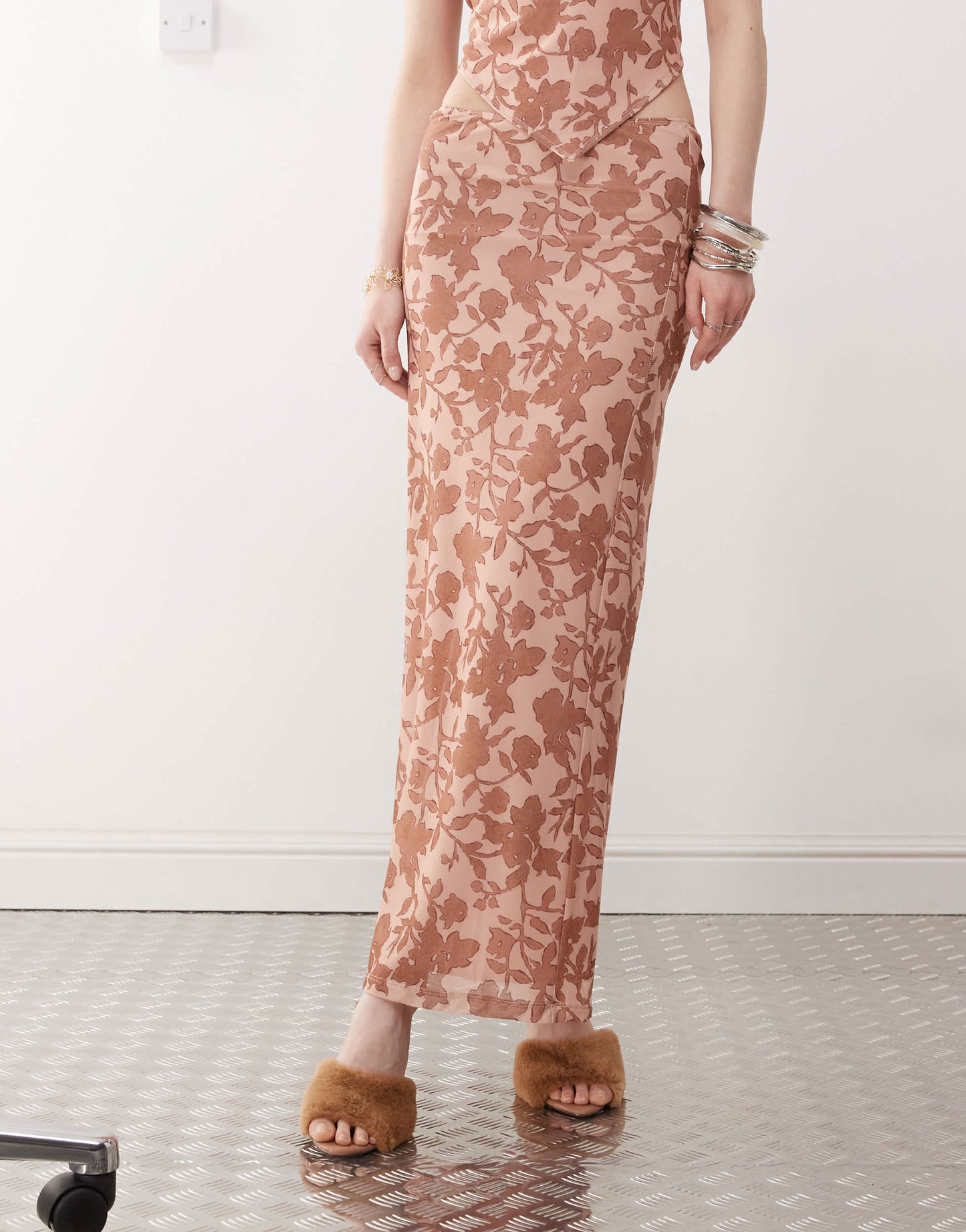 Motel alfreda floral print maxi skirt in pink