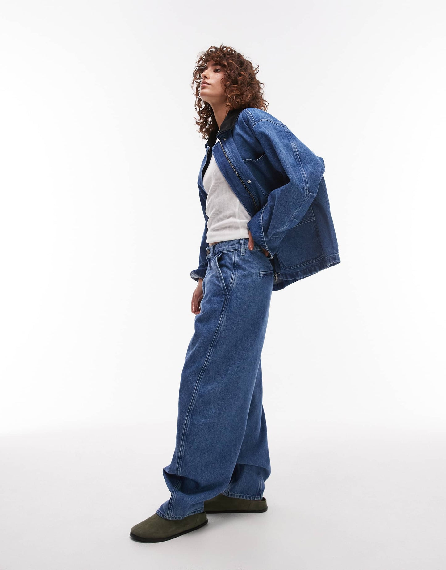 ARKET Endive barrel leg jeans in seam detail in light wash blue