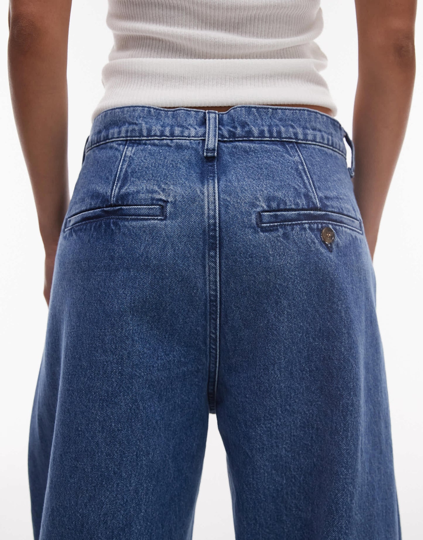 ARKET Endive barrel leg jeans in seam detail in light wash blue