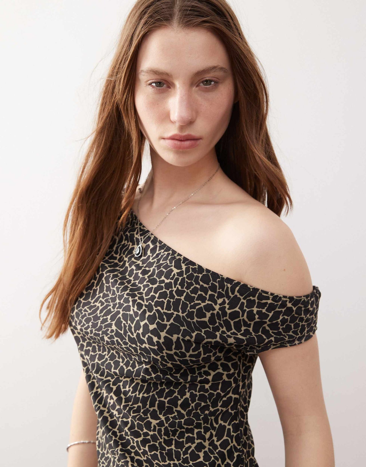 Motel jaridah giraffe print top in black and cream
