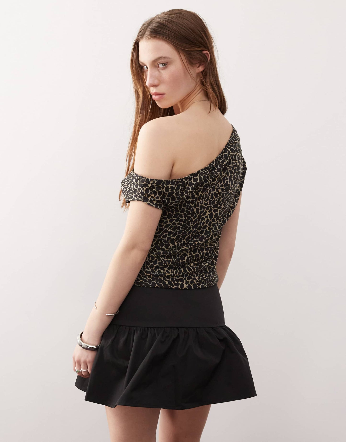 Motel jaridah giraffe print top in black and cream