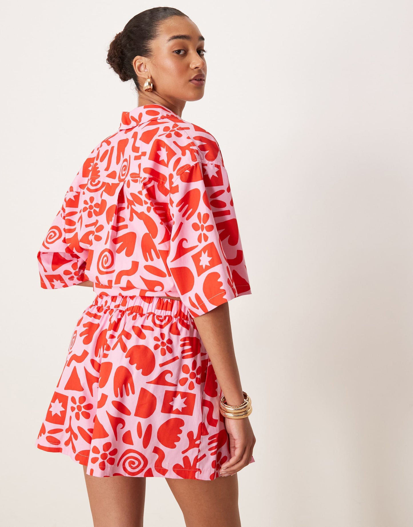 ASOS DESIGN pull on flippy shorts co-ord with pleat detail in arty print