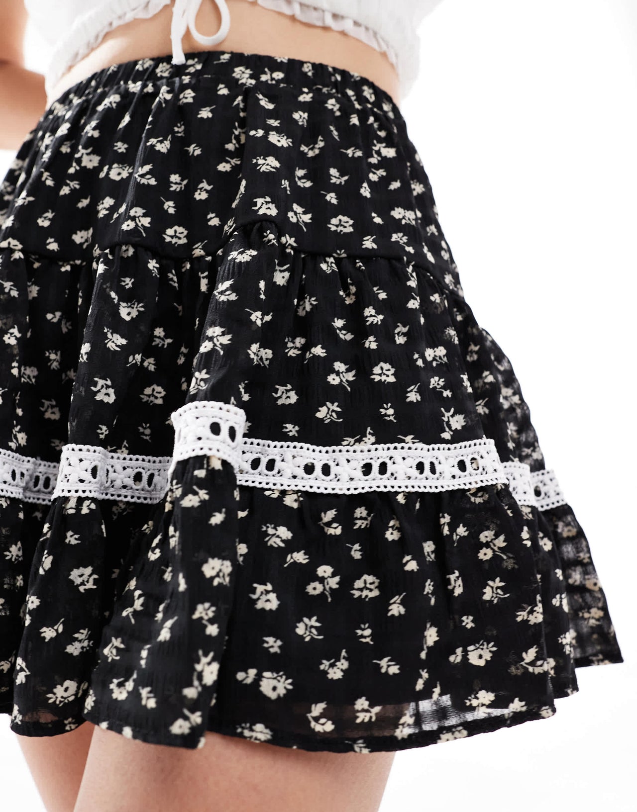 New Look floral mini skirt in black