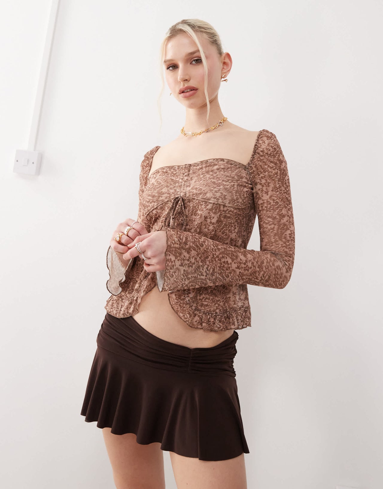 Motel ratu paisley print ruffle front top in pink