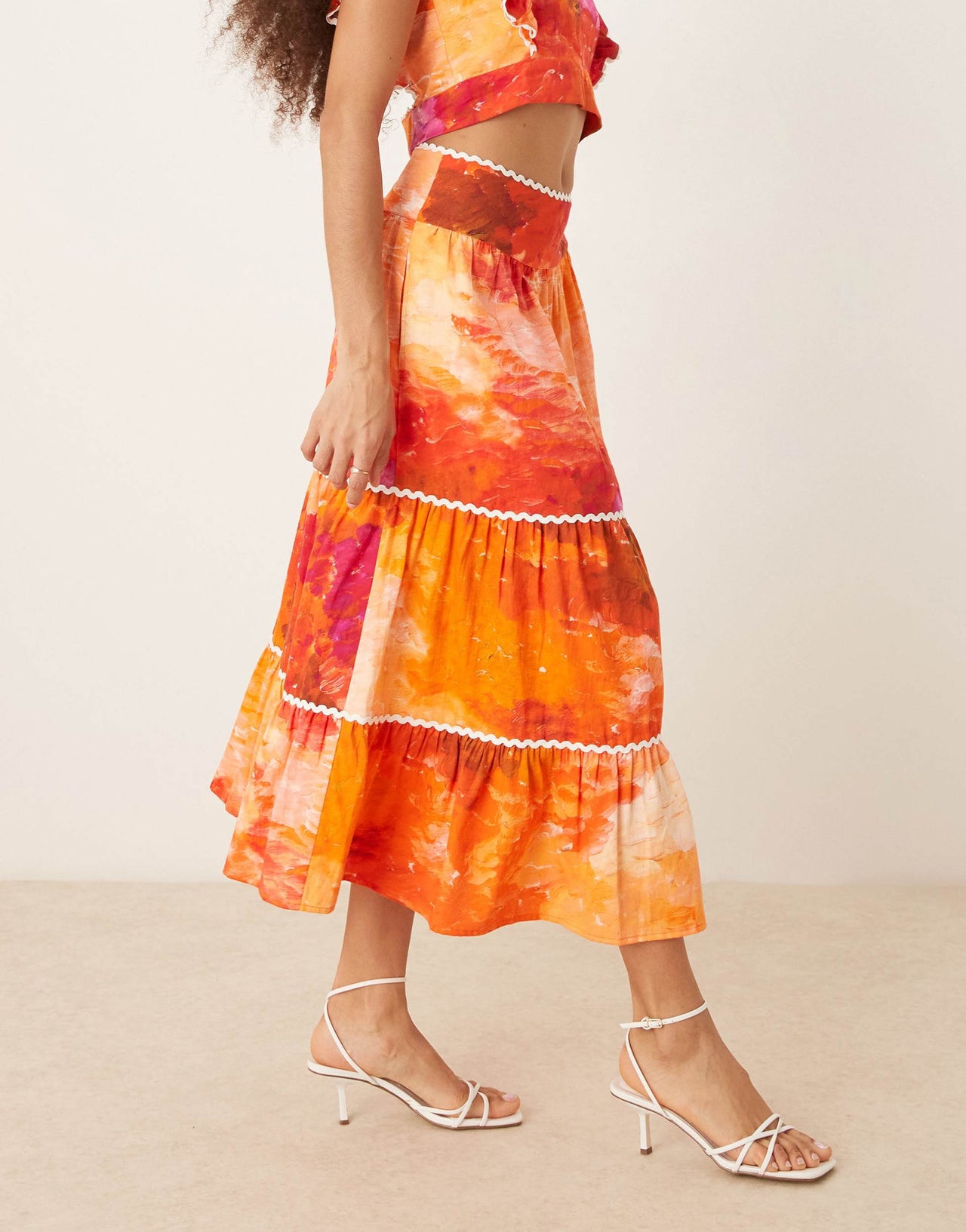 Hope & Ivy scallop trim tiered midi skirt co-ord in orange print