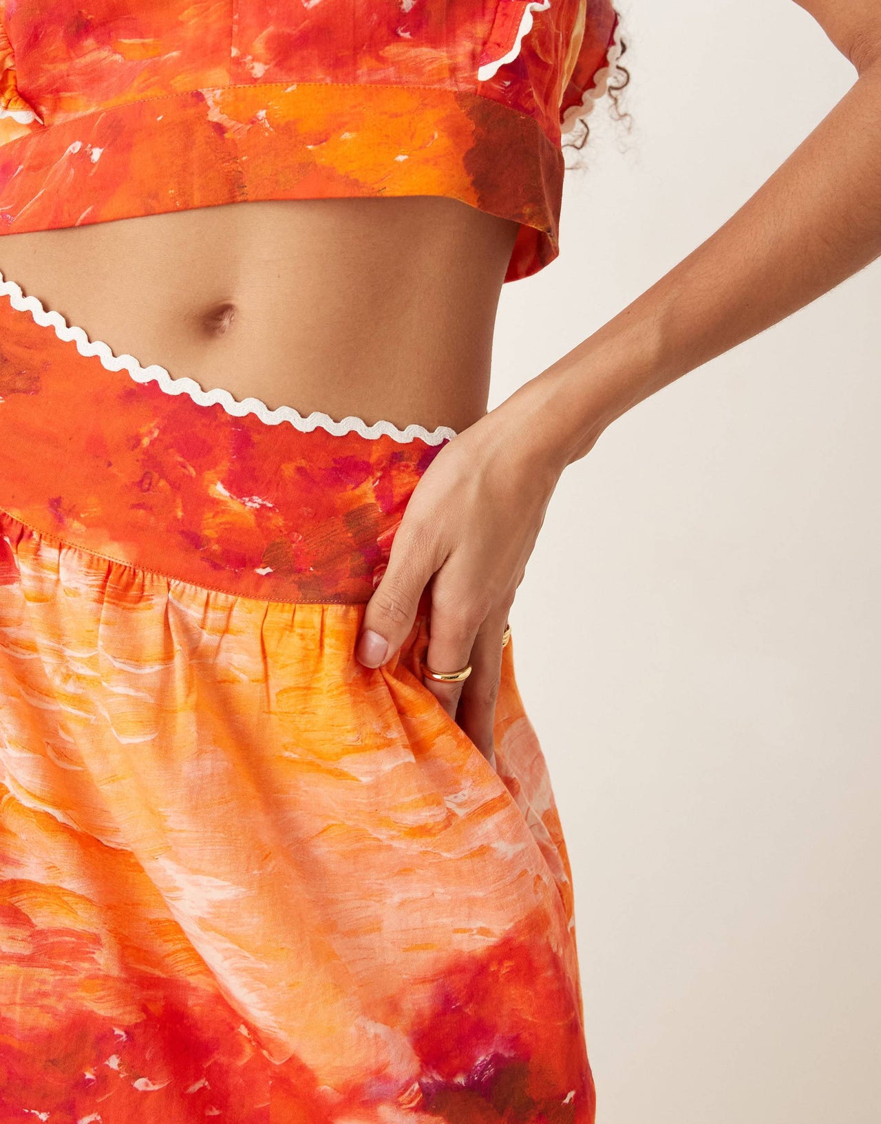 Hope & Ivy scallop trim tiered midi skirt co-ord in orange print