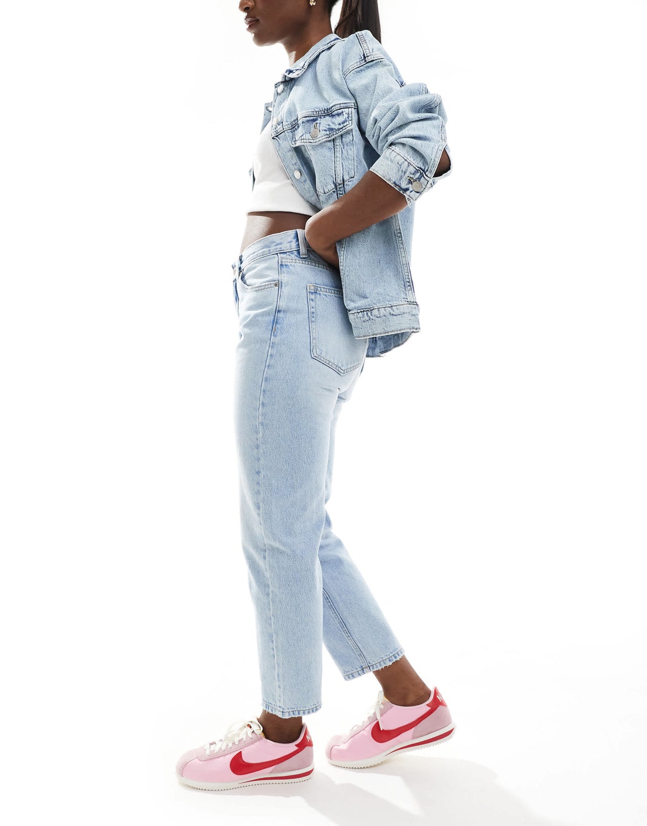 Pull&Bear high rise mom jean in mid blue