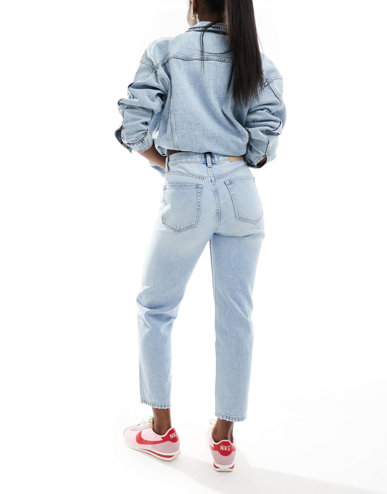 Pull&Bear high rise mom jean in mid blue