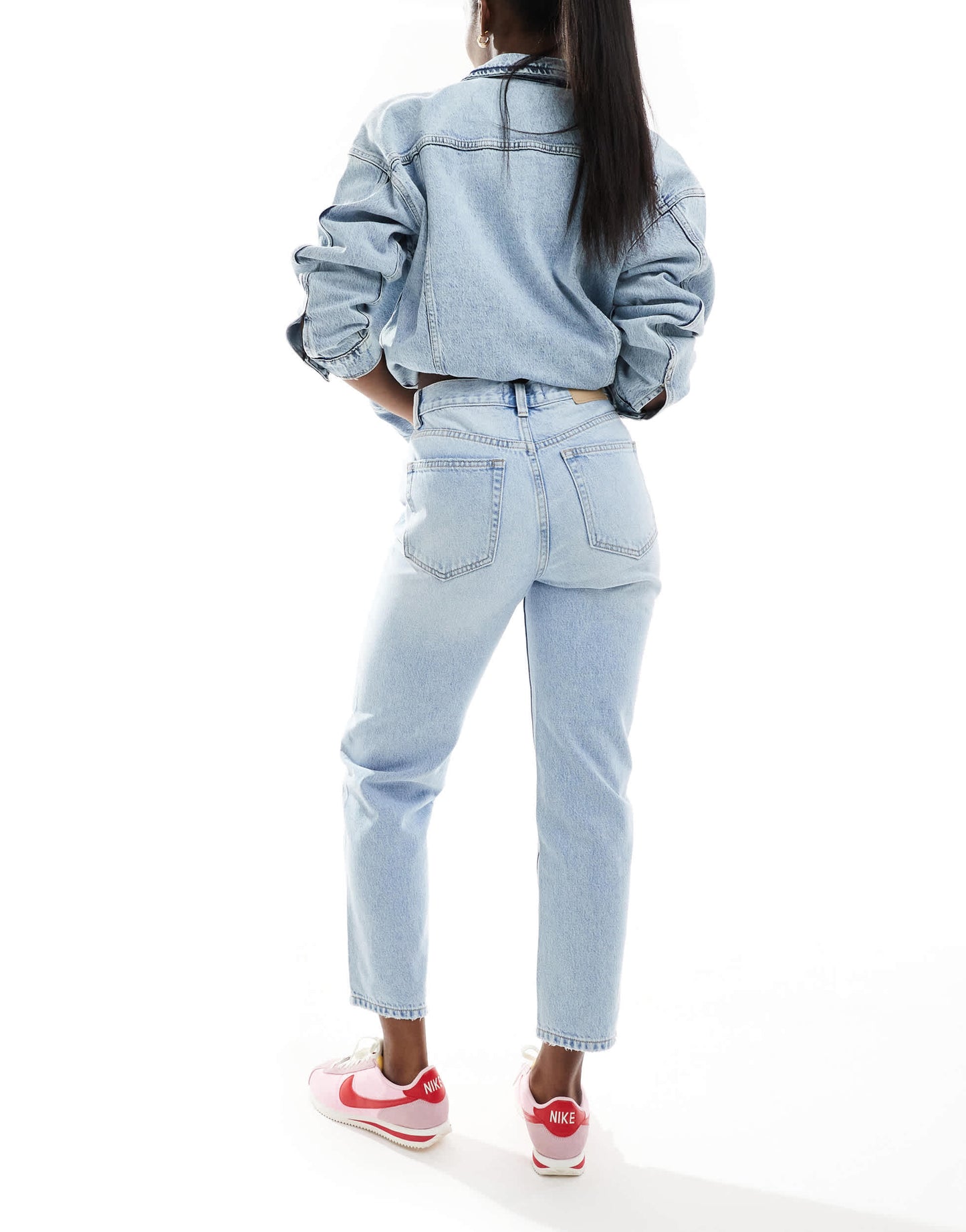 Pull&Bear high rise mom jean in mid blue