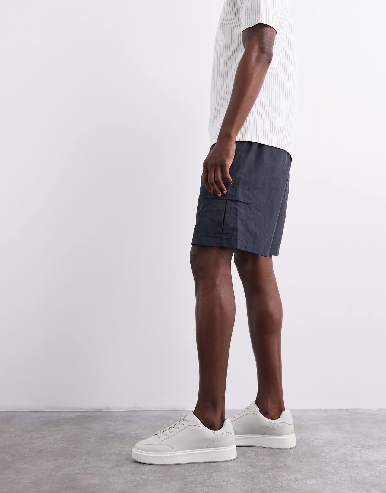 Cotton On cargo short in washed black