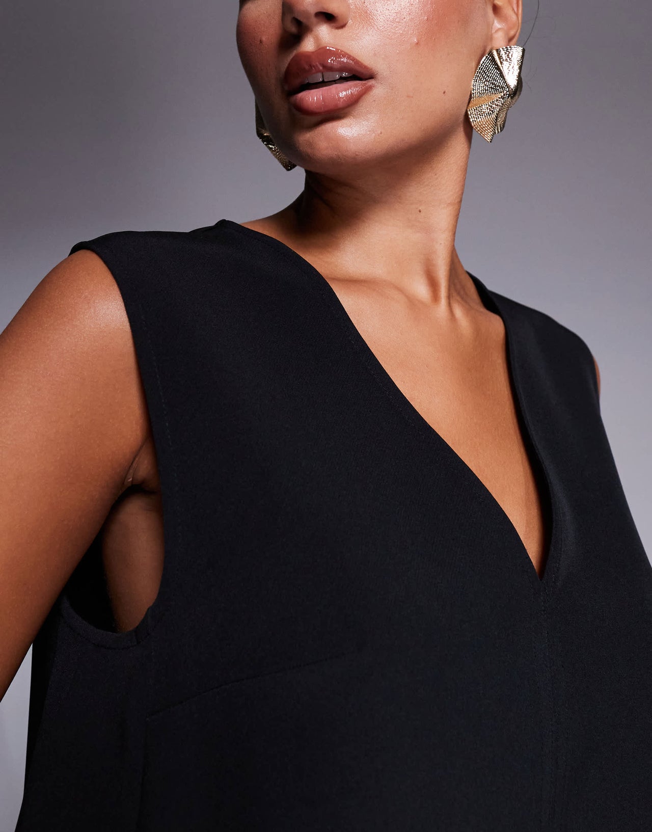 ASOS DESIGN tailored boxy v neck shell top co-ord in black