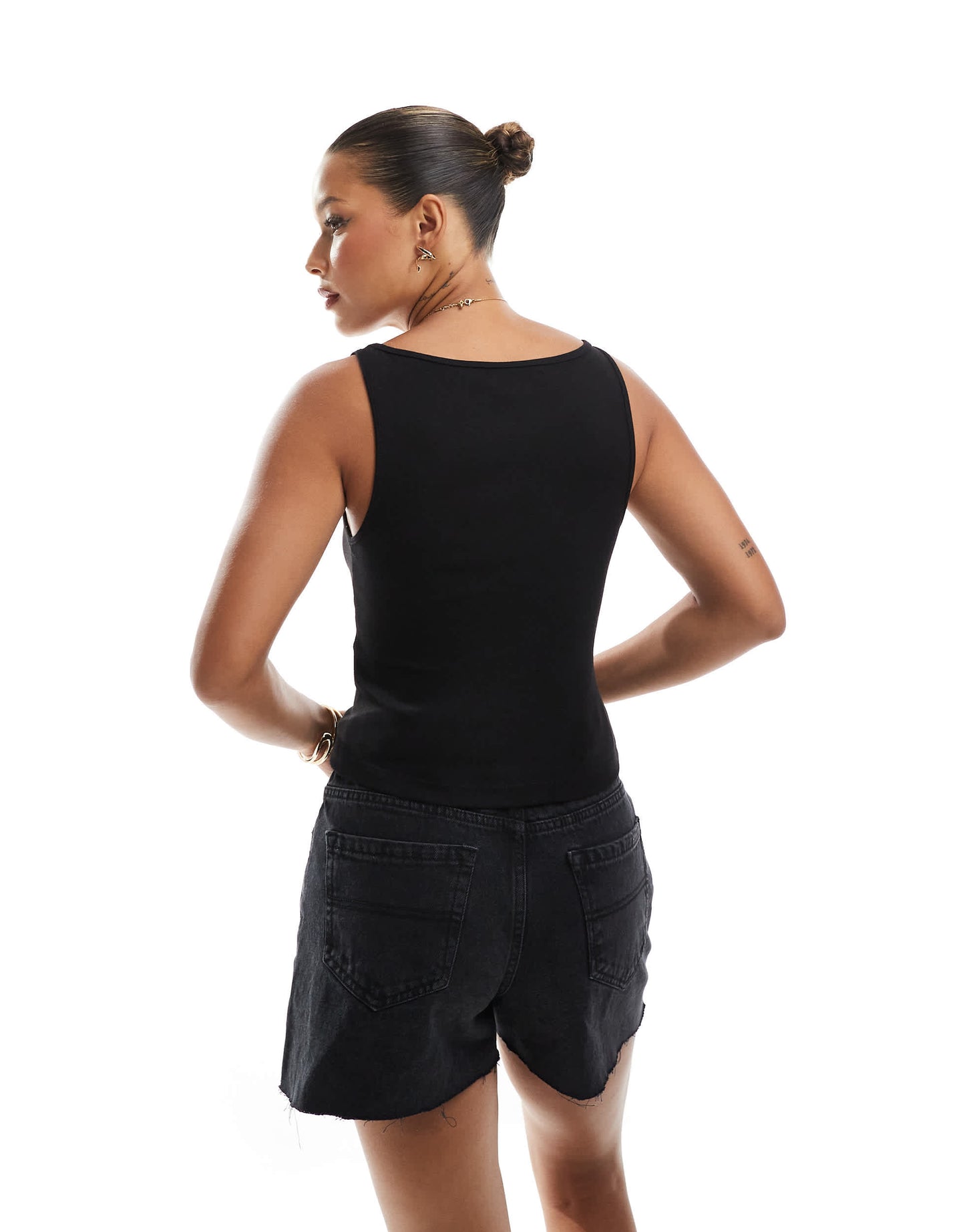 Pull&Bear 2 pack chunky ribbed racer vest in black & white