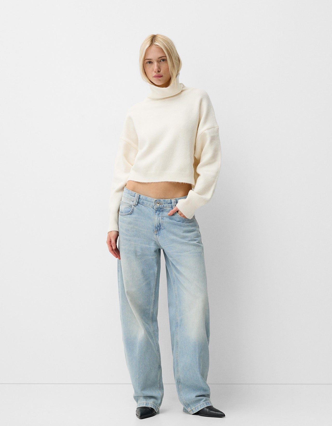 Bershka petite balloon jeans in mid wash