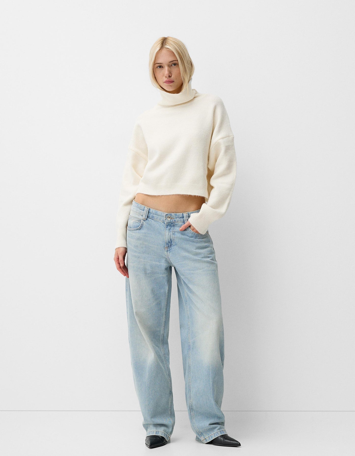 Bershka petite balloon jeans in mid wash