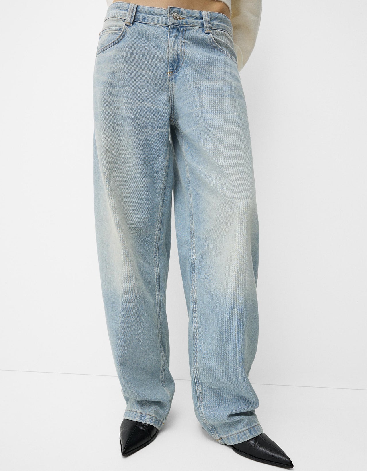 Bershka petite balloon jeans in mid wash