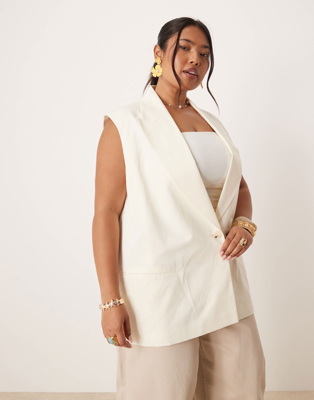 ASOS DESIGN Curve sleeveless multiway blazer with linen in ivory