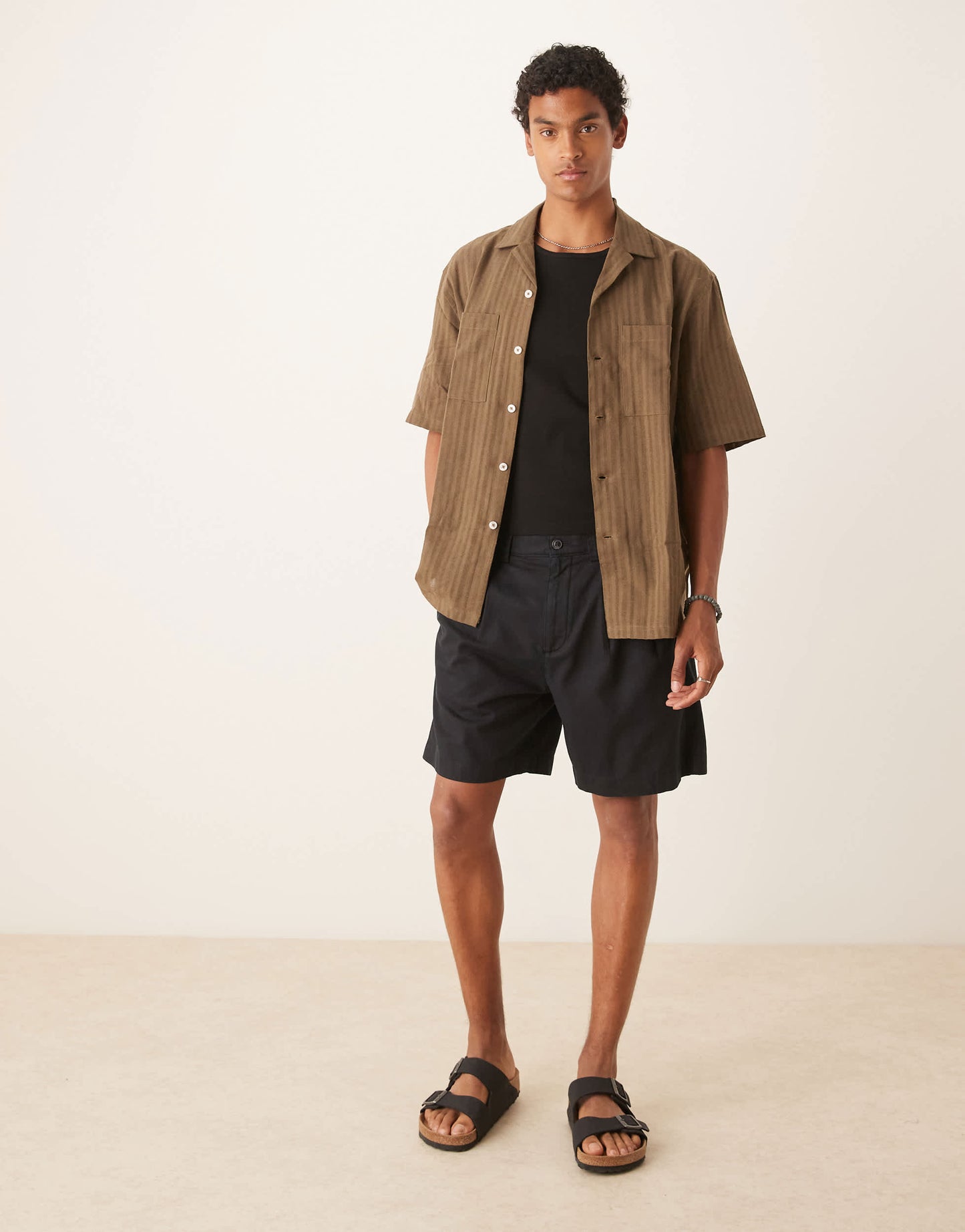 Abercrombie & Fitch 9"""" pleated short in black