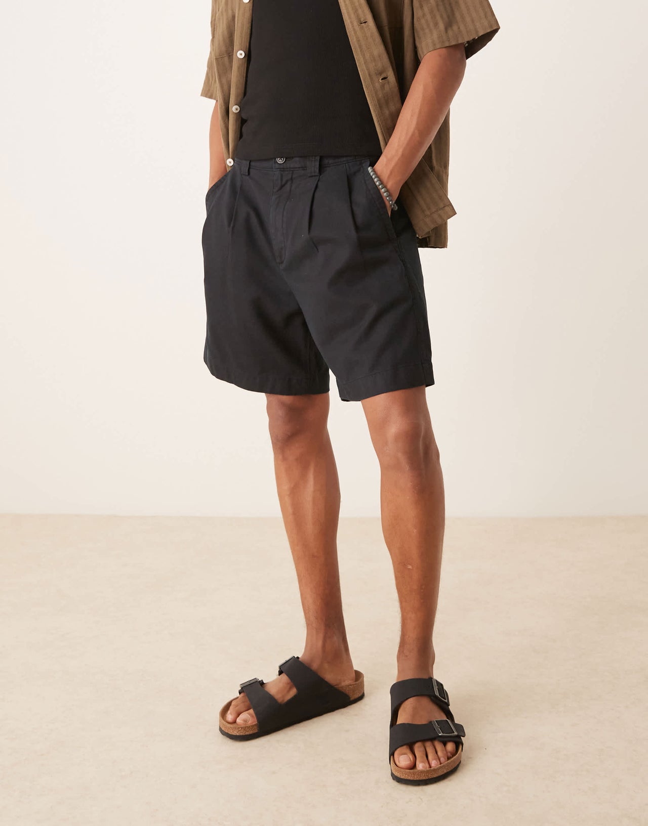 Abercrombie & Fitch 9"""" pleated short in black