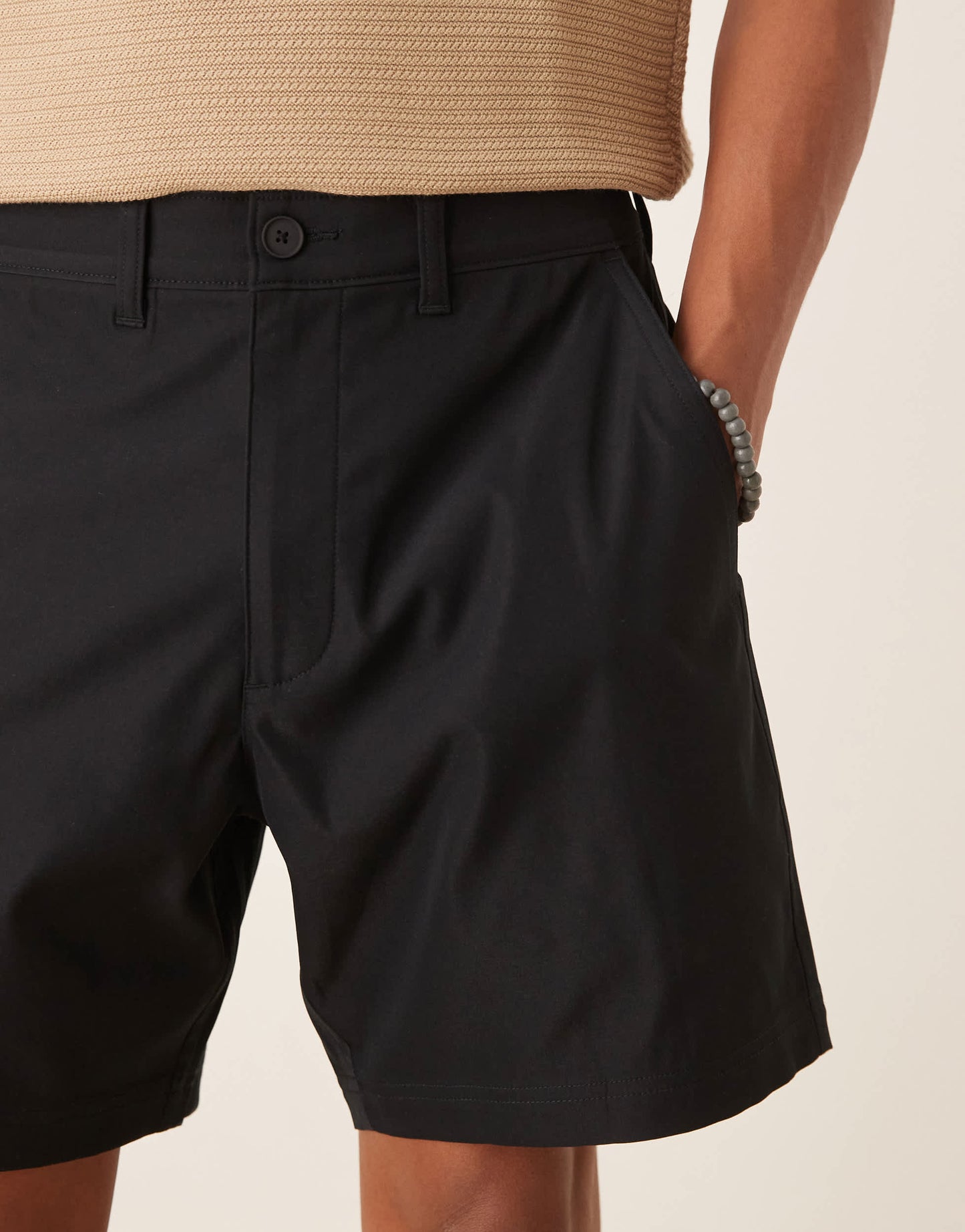 Abercrombie & Fitch 7"""" tailored shorts in black