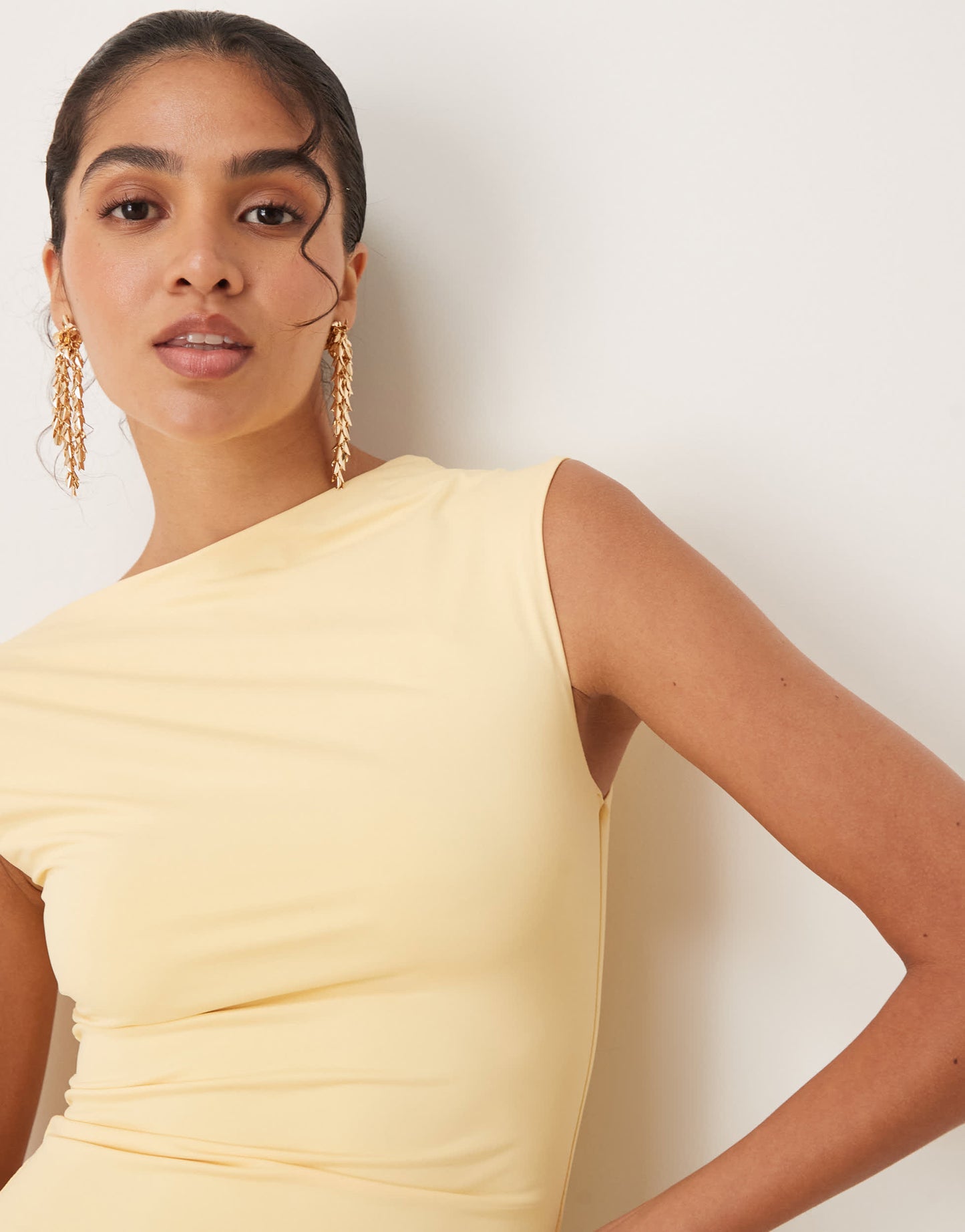 Nia fraise one-shoulder slinky top in butter