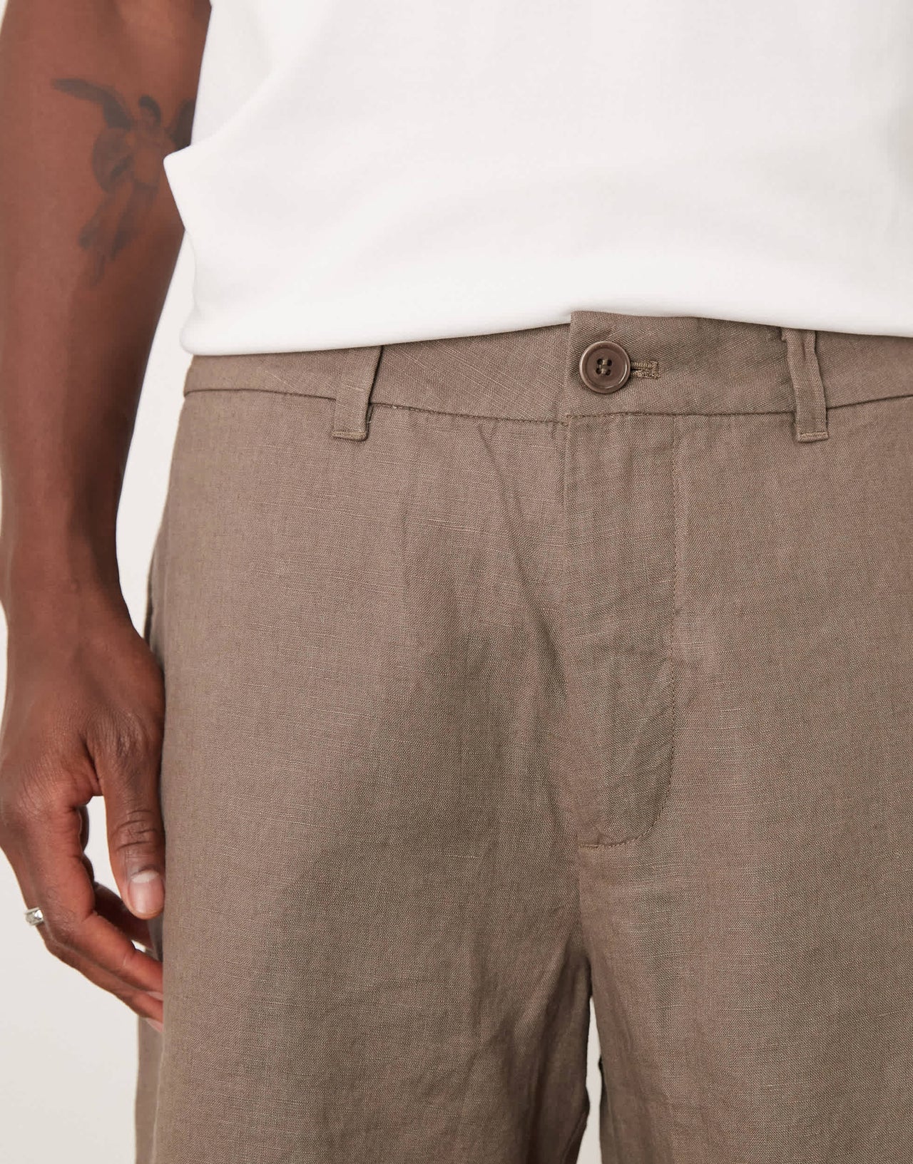 ARKET pure linen shorts in mole