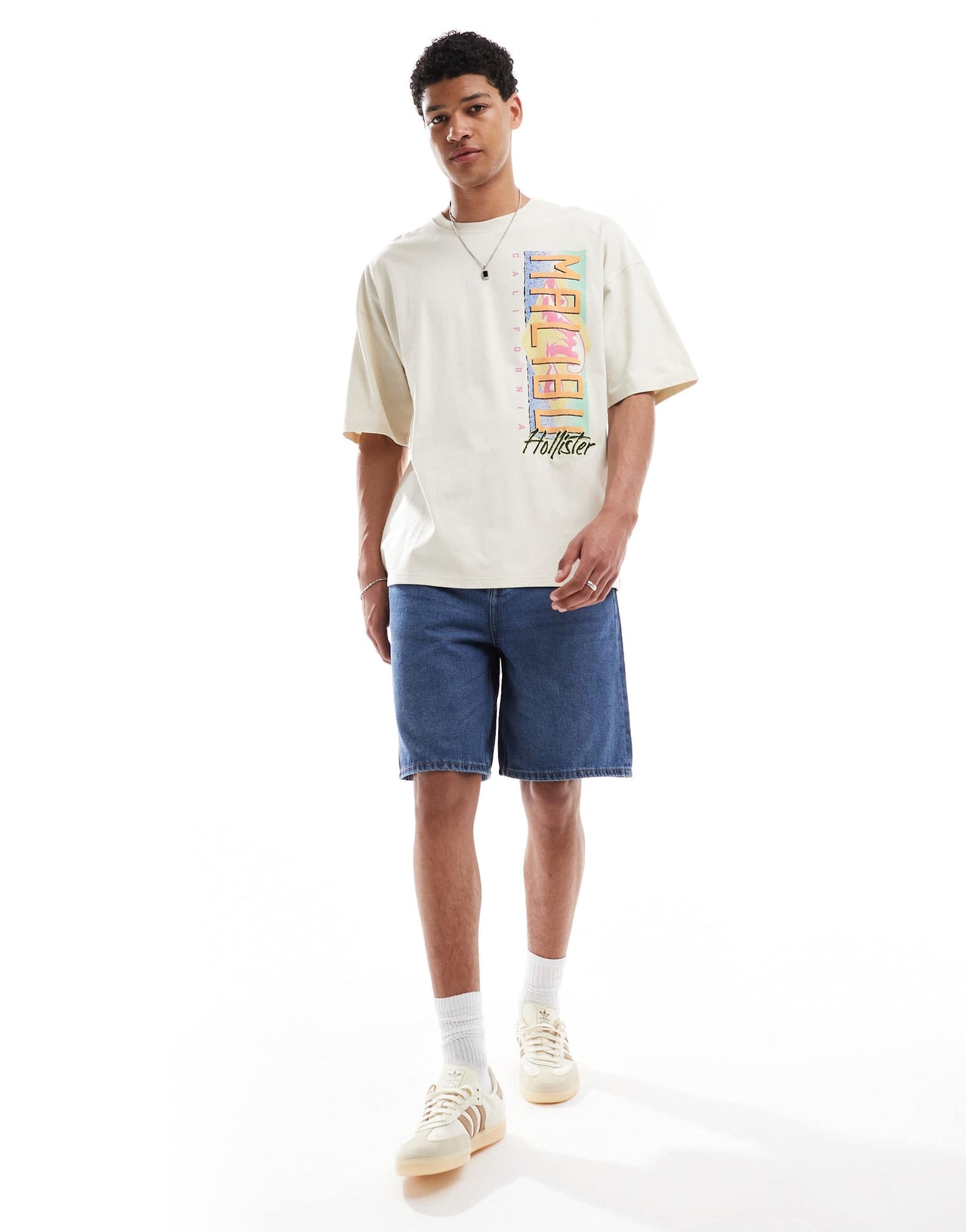Hollister baggy motif detail t-shirt in cream