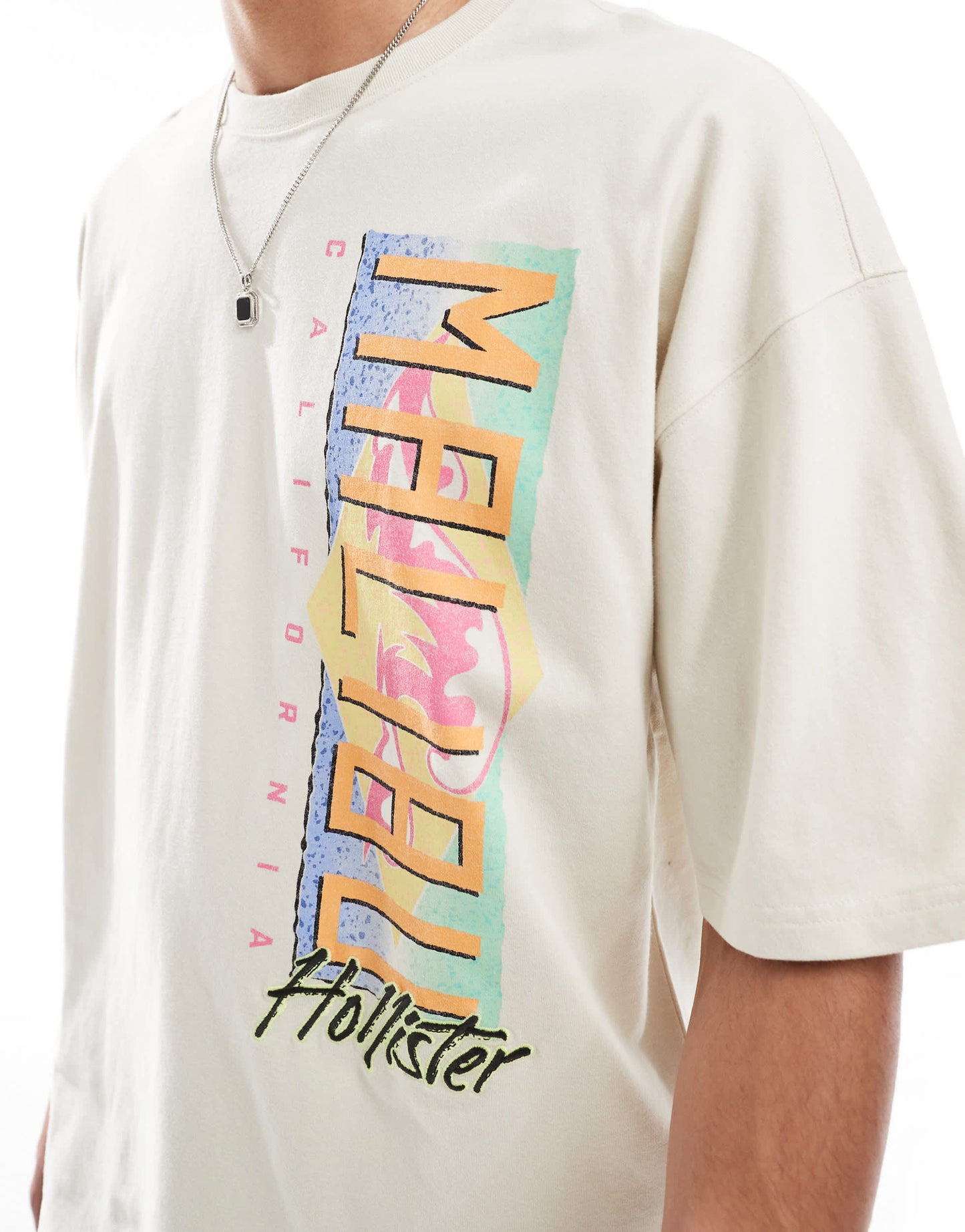 Hollister baggy motif detail t-shirt in cream
