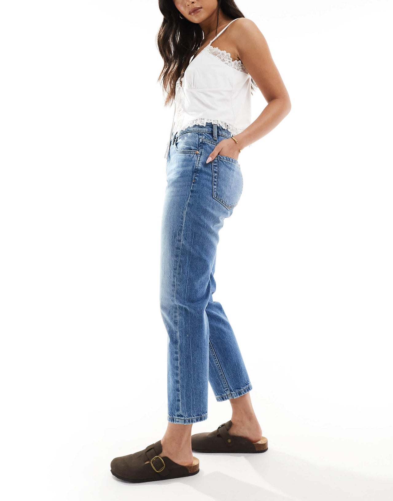 Stradivarius D89 low rise mom jean in light wash blue