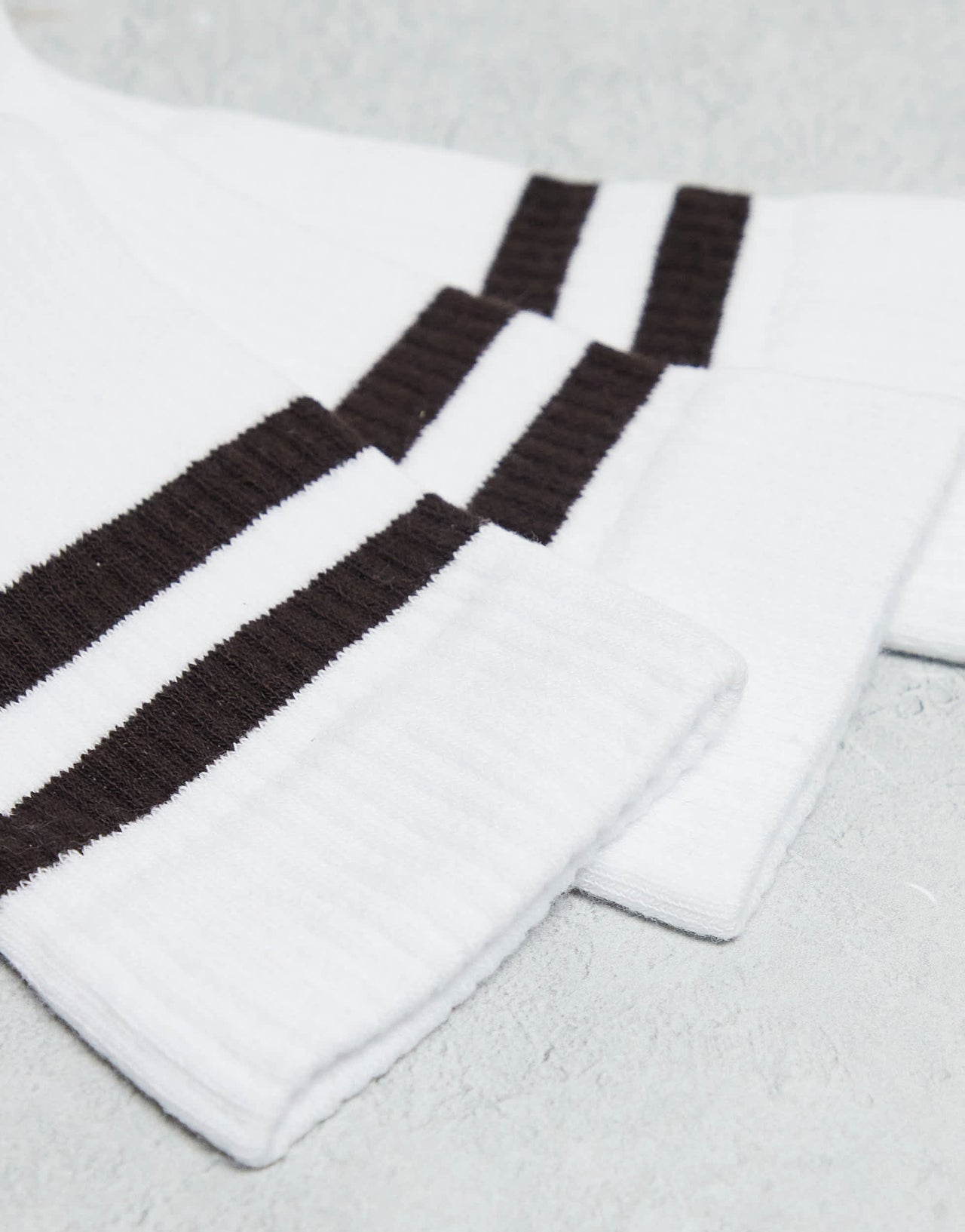 4505 3 pack 2 stripe crew sock with quick dry in white with coffee stripe