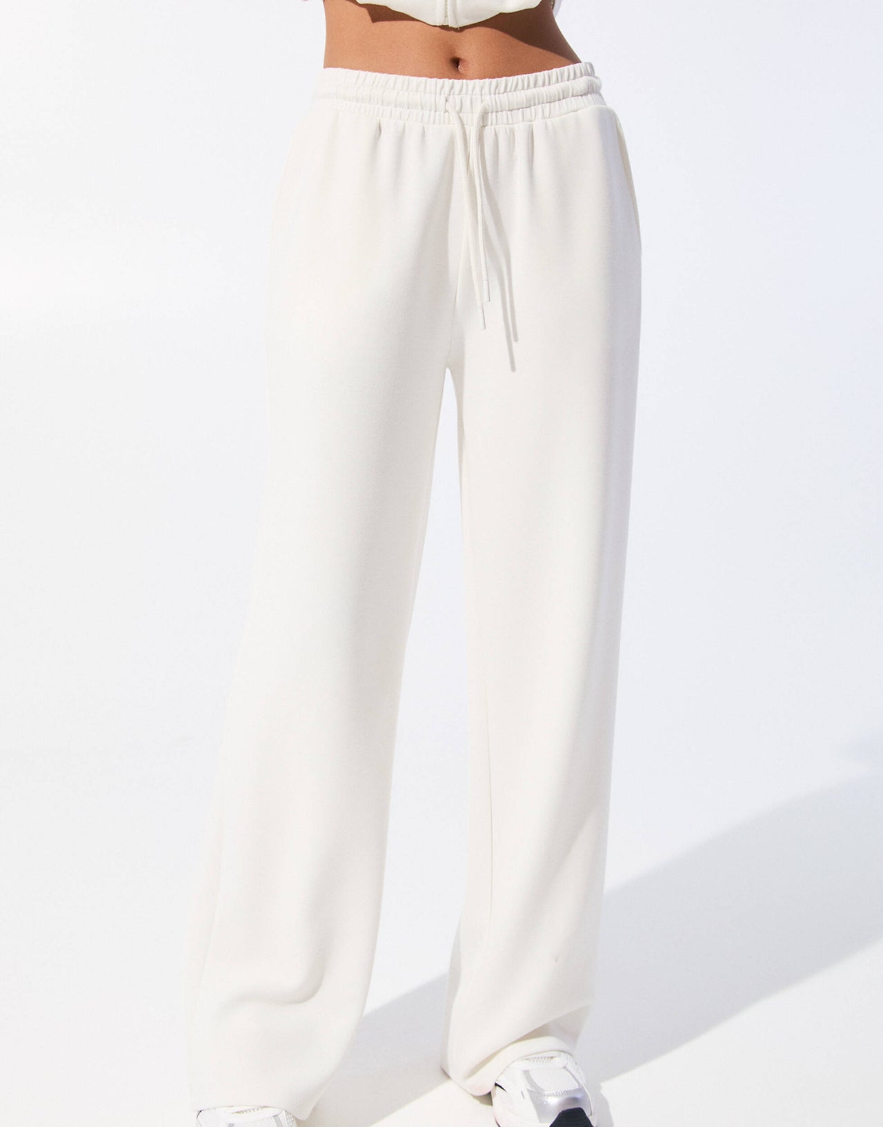 Pull&Bear wide leg jogger in white