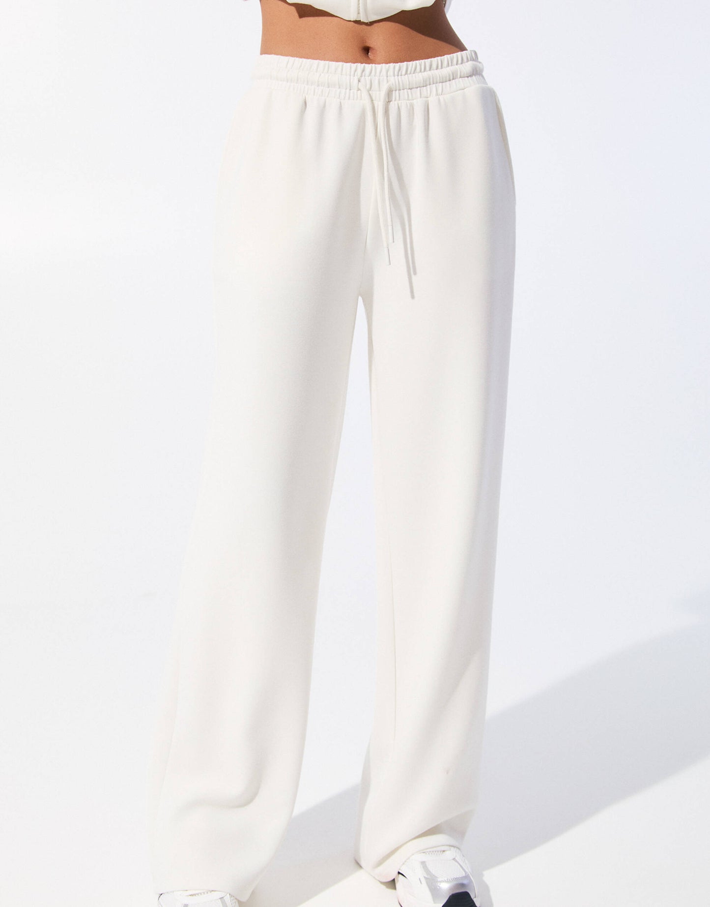 Pull&Bear wide leg jogger in white