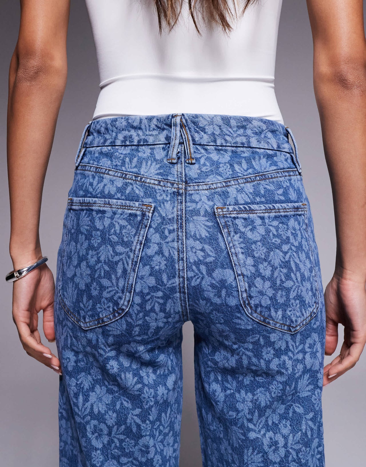 Good American good waist cropped palazzo jeans in hibiscus bloom
