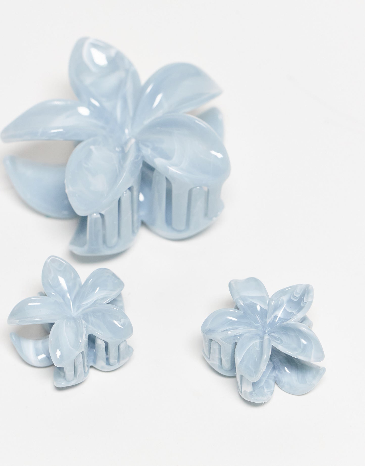 Stradivarius set of 3 flower hair clips in blue