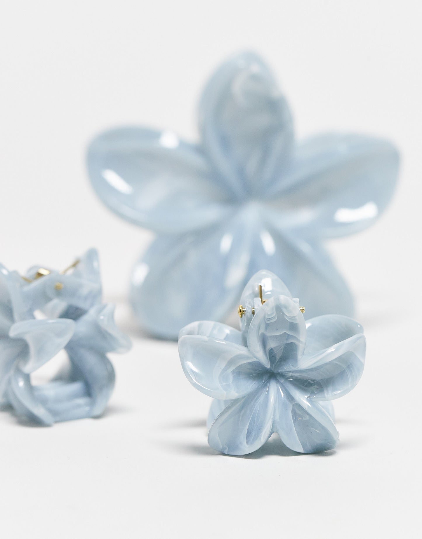 Stradivarius set of 3 flower hair clips in blue