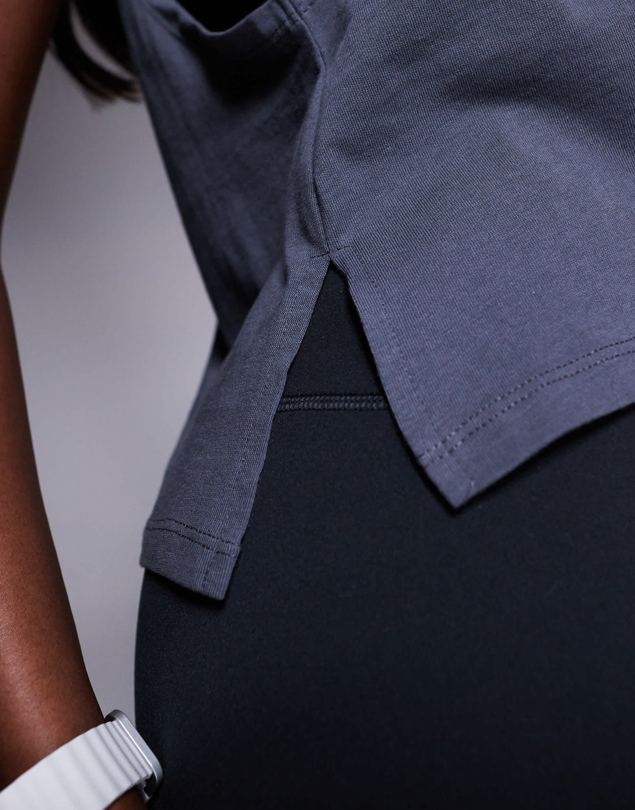 4505 drop armhole cropped cotton vest with quick dry finish in iron grey