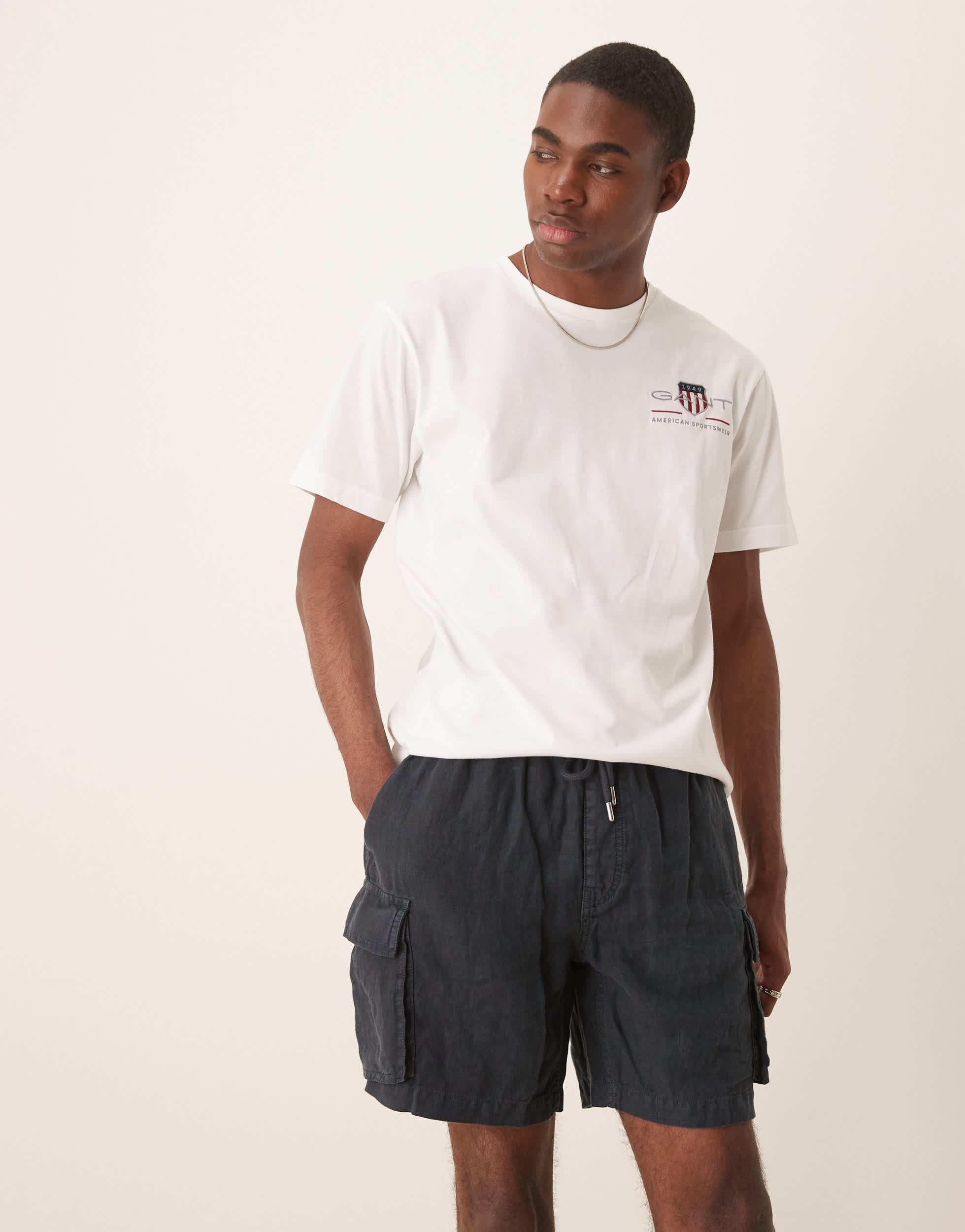 GANT linen cargo shorts in navy